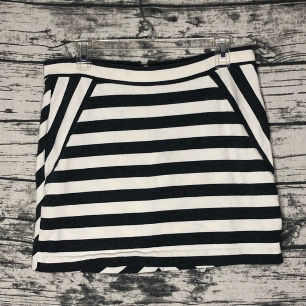 Gap Gray & White Striped Skirt Size Medium